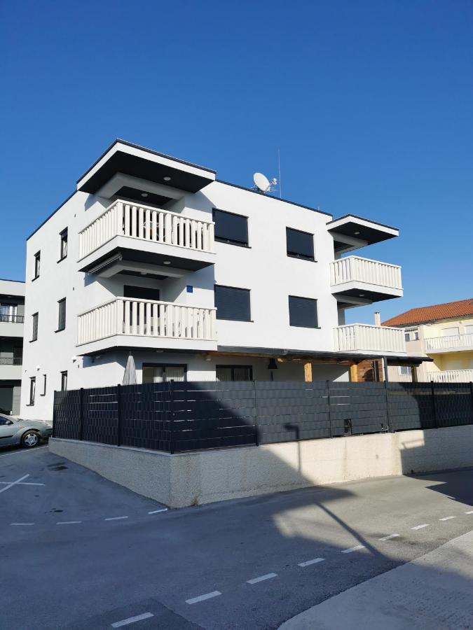 Apartment Misic Trogir Buitenkant foto