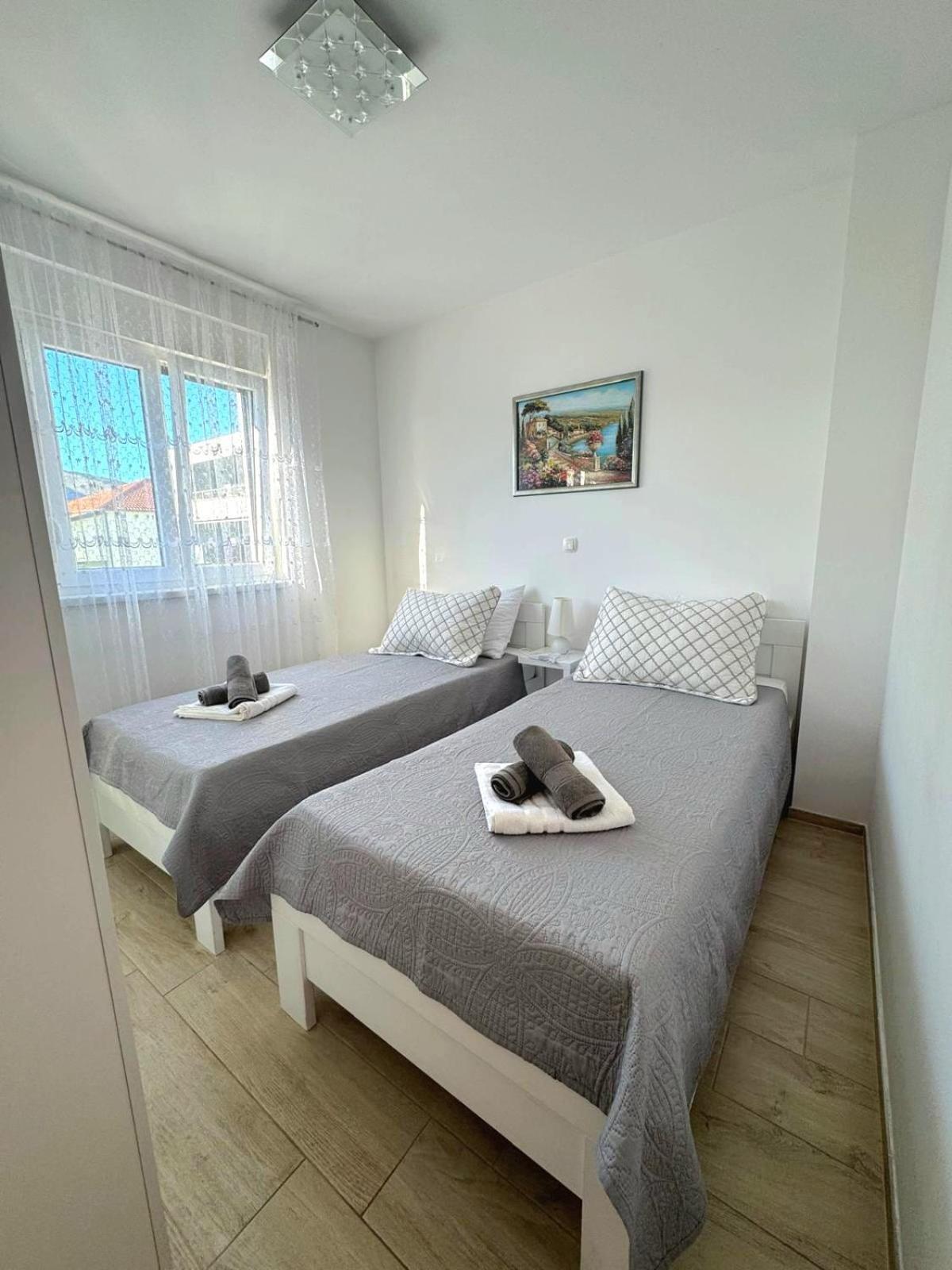Apartment Misic Trogir Buitenkant foto