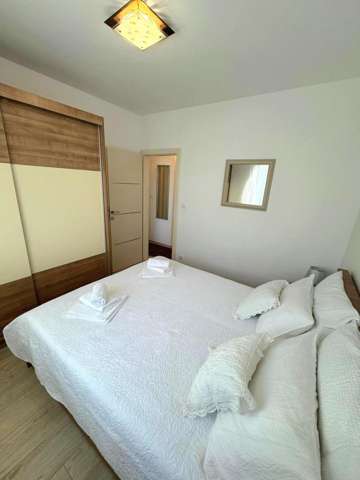 Apartment Misic Trogir Buitenkant foto