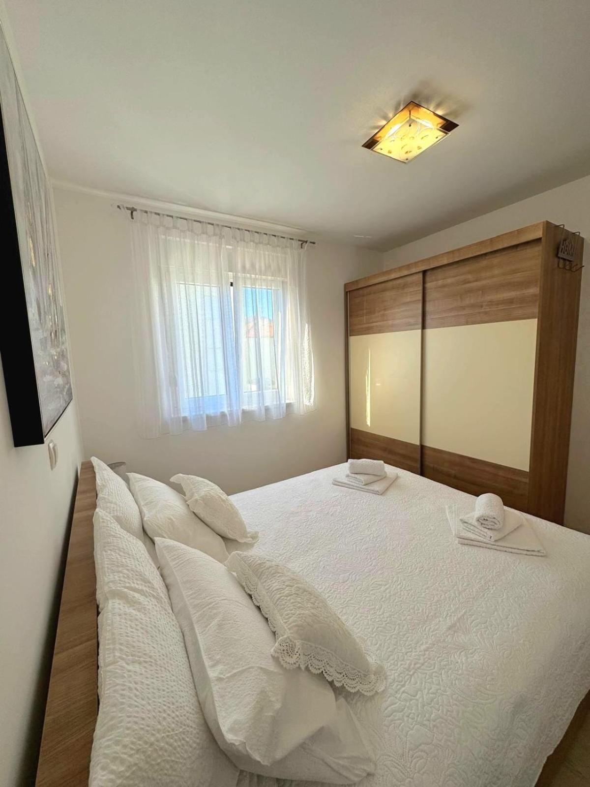 Apartment Misic Trogir Buitenkant foto