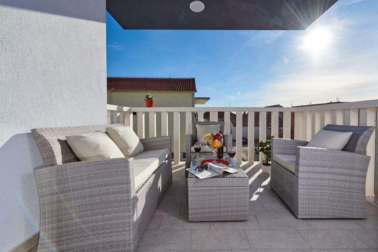 Apartment Misic Trogir Buitenkant foto