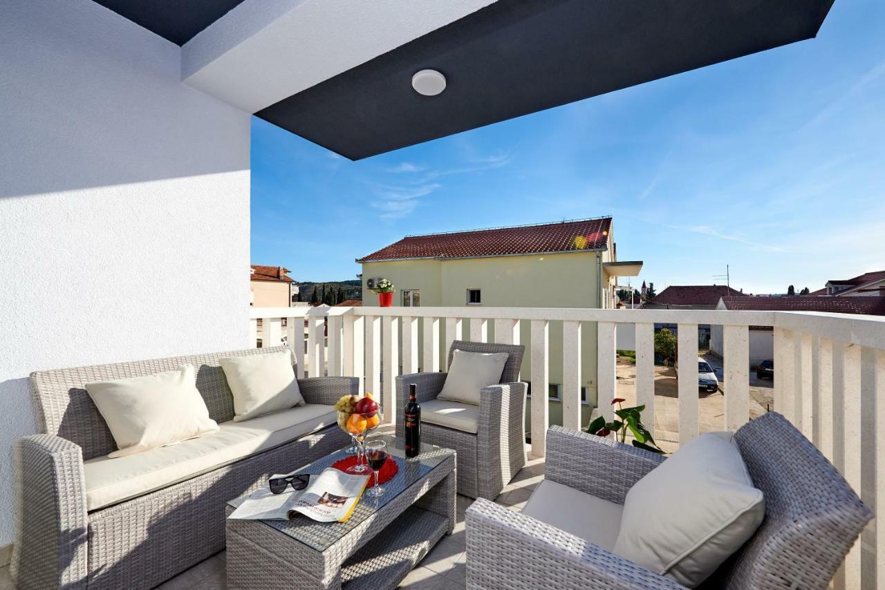 Apartment Misic Trogir Buitenkant foto
