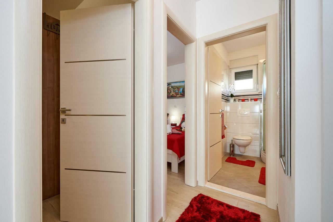 Apartment Misic Trogir Buitenkant foto