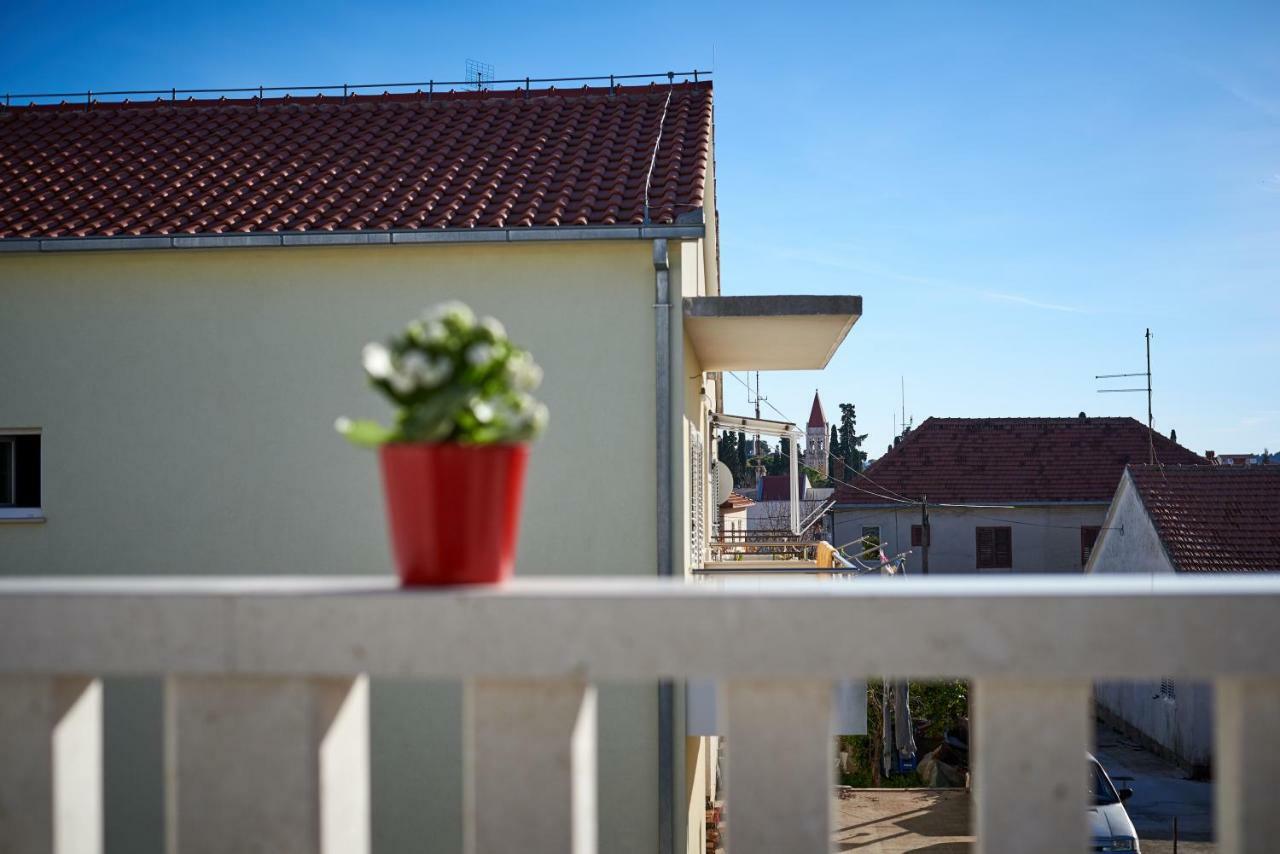 Apartment Misic Trogir Buitenkant foto