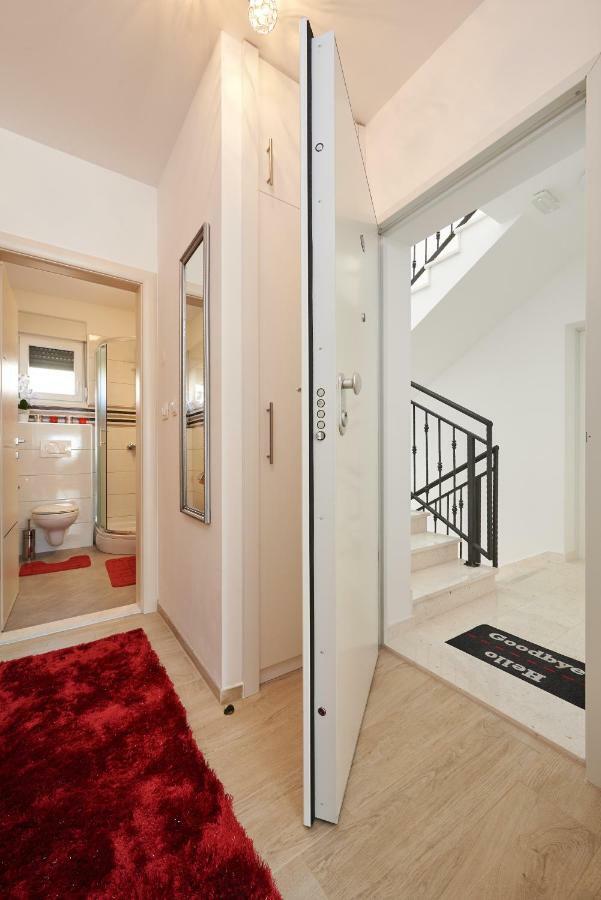 Apartment Misic Trogir Buitenkant foto